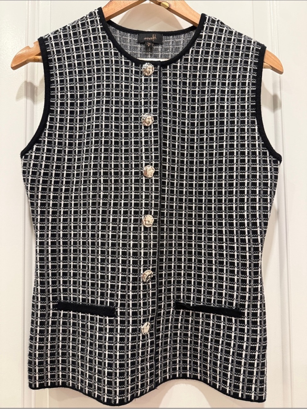 On Twelfth Sleeveless Black & White Tweed Button-Front Cardigan Vest